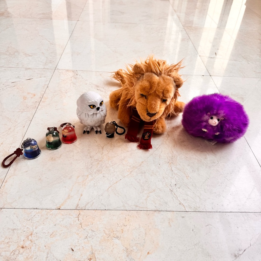 Harry Potter Griffindor Plush Lion Hedwig Owl Pygmy Puff and Keychains bundle